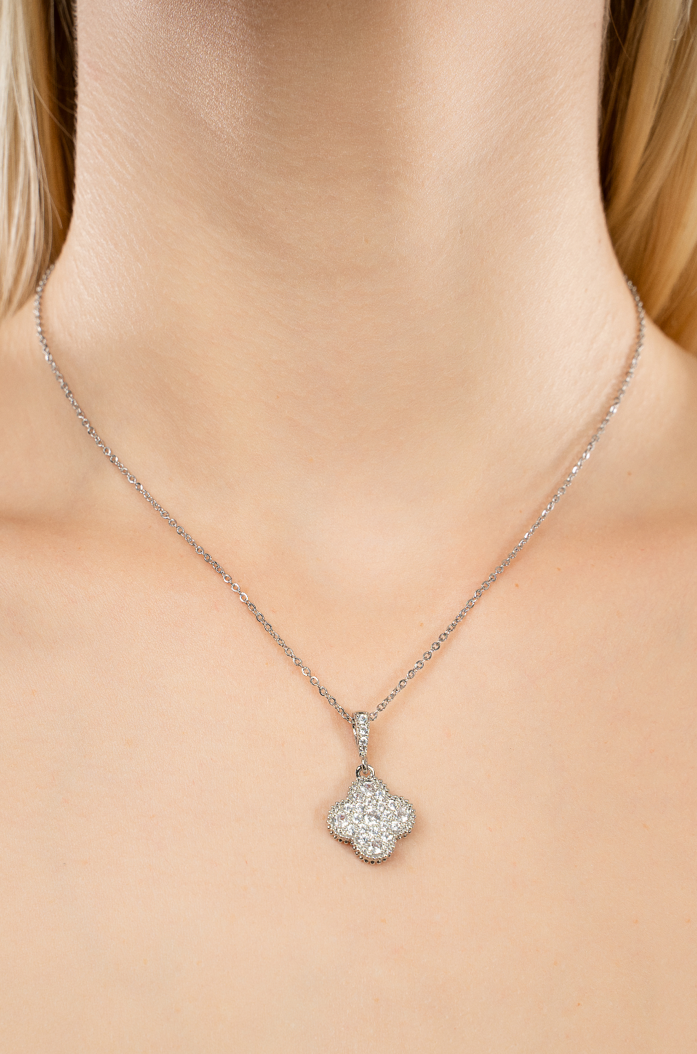 COLLAR TREBOL BRILLOS