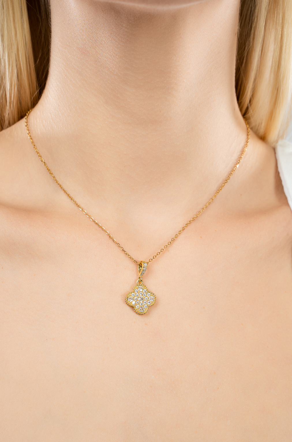 COLLAR TREBOL BRILLOS