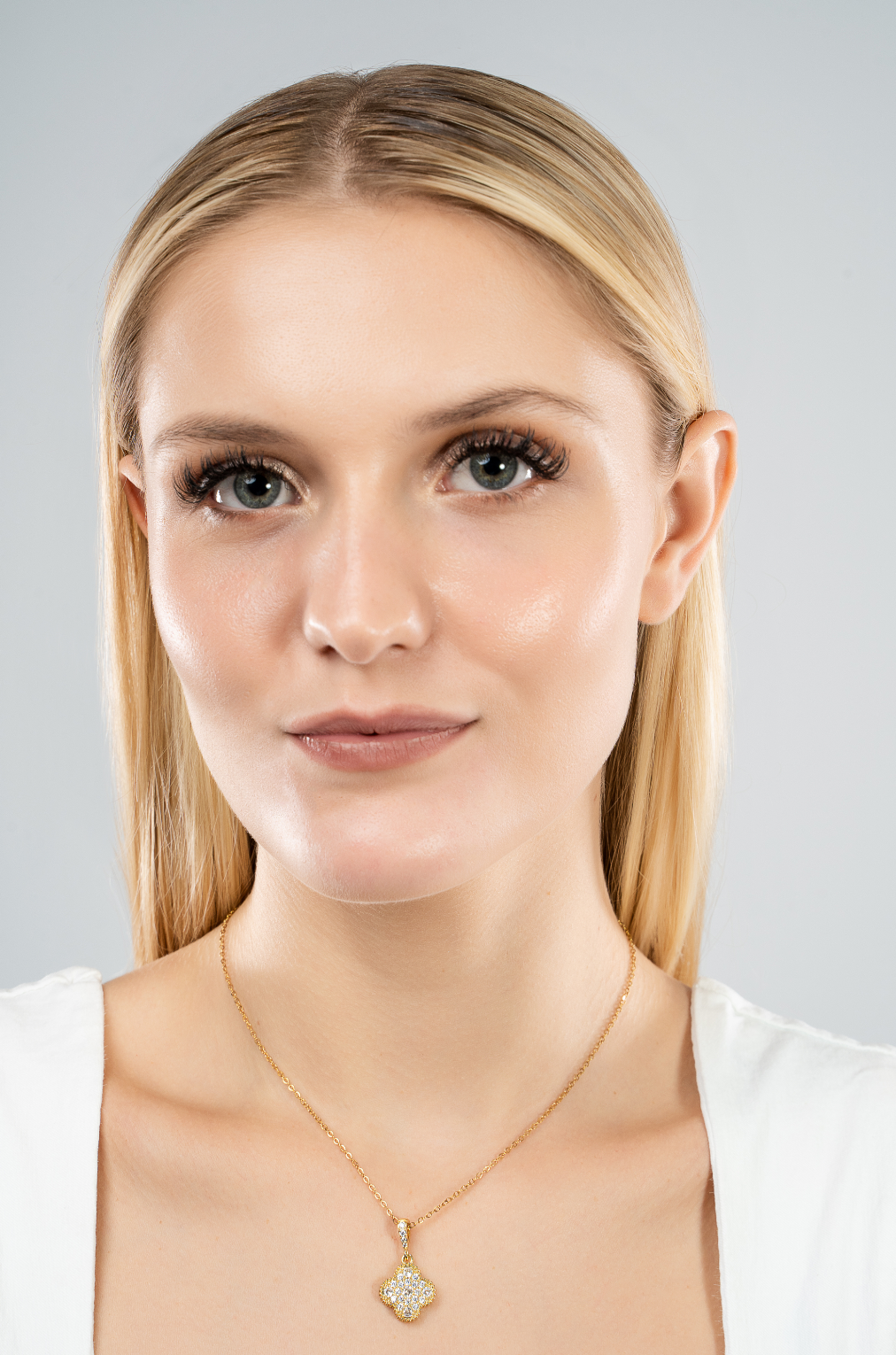 COLLAR TREBOL BRILLOS